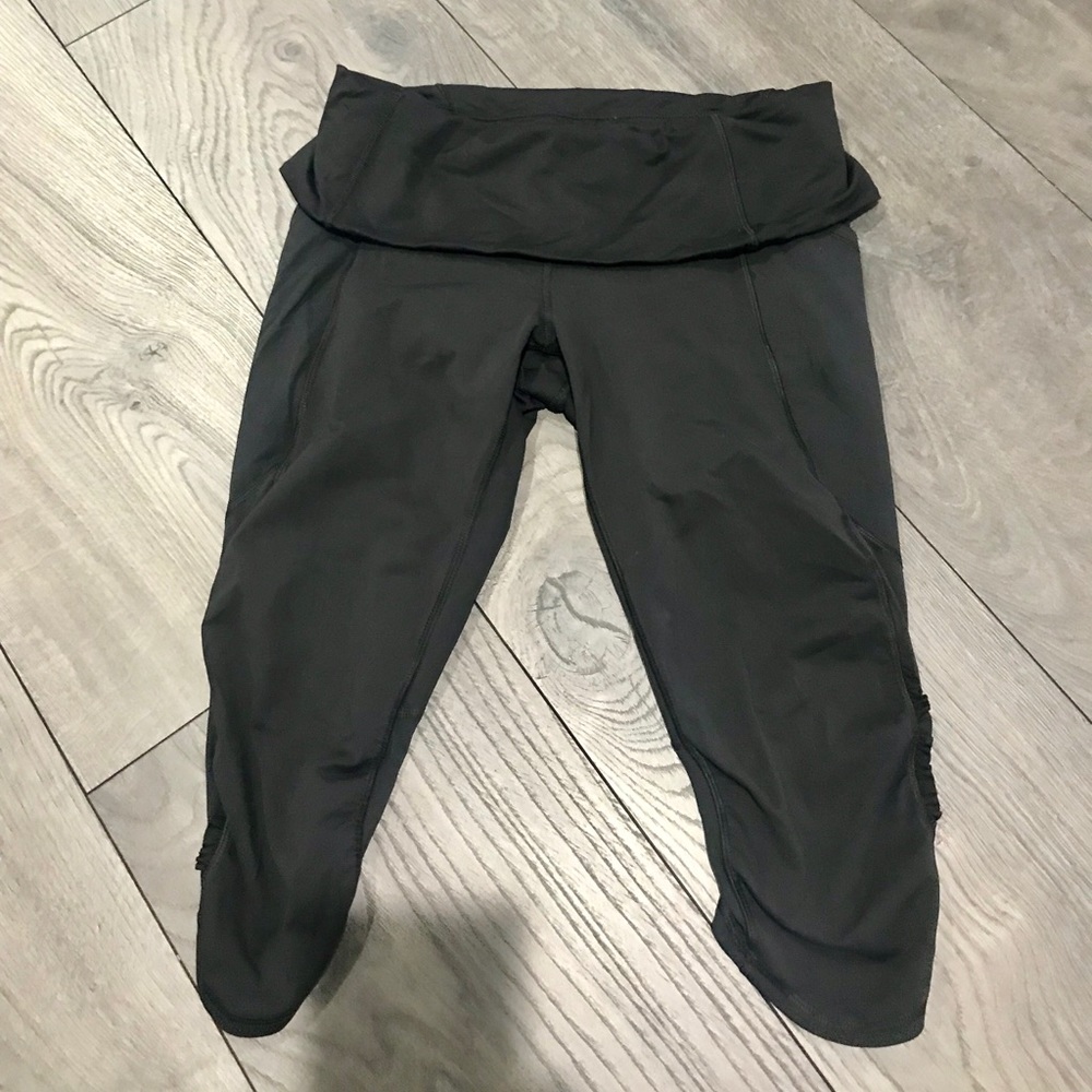 Black lululemon Capri sz 8 EUC